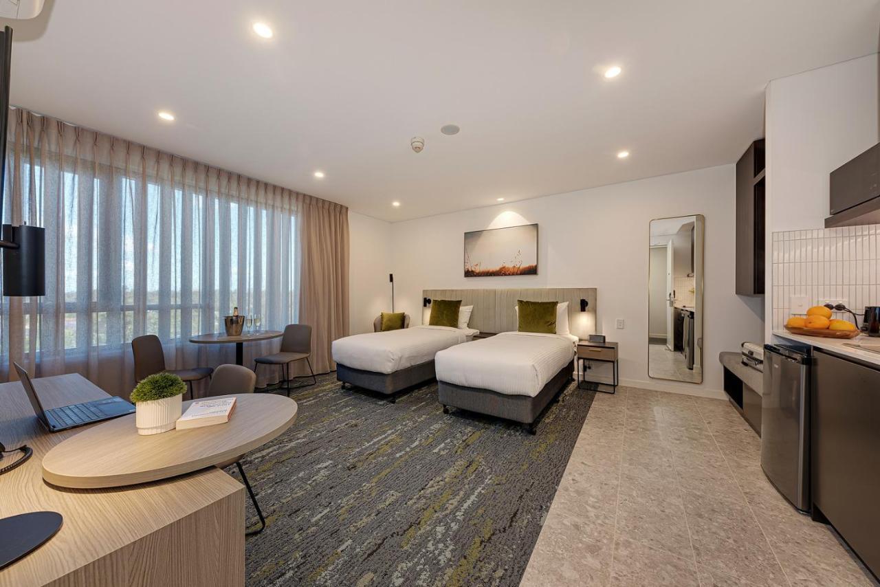 Littomore Suites Kingswood เพนริท ภายนอก รูปภาพ