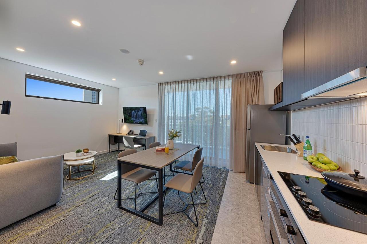 Littomore Suites Kingswood เพนริท ภายนอก รูปภาพ