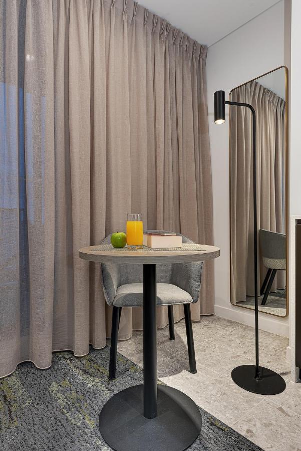 Littomore Suites Kingswood เพนริท ภายนอก รูปภาพ
