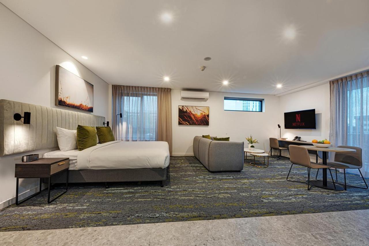 Littomore Suites Kingswood เพนริท ภายนอก รูปภาพ